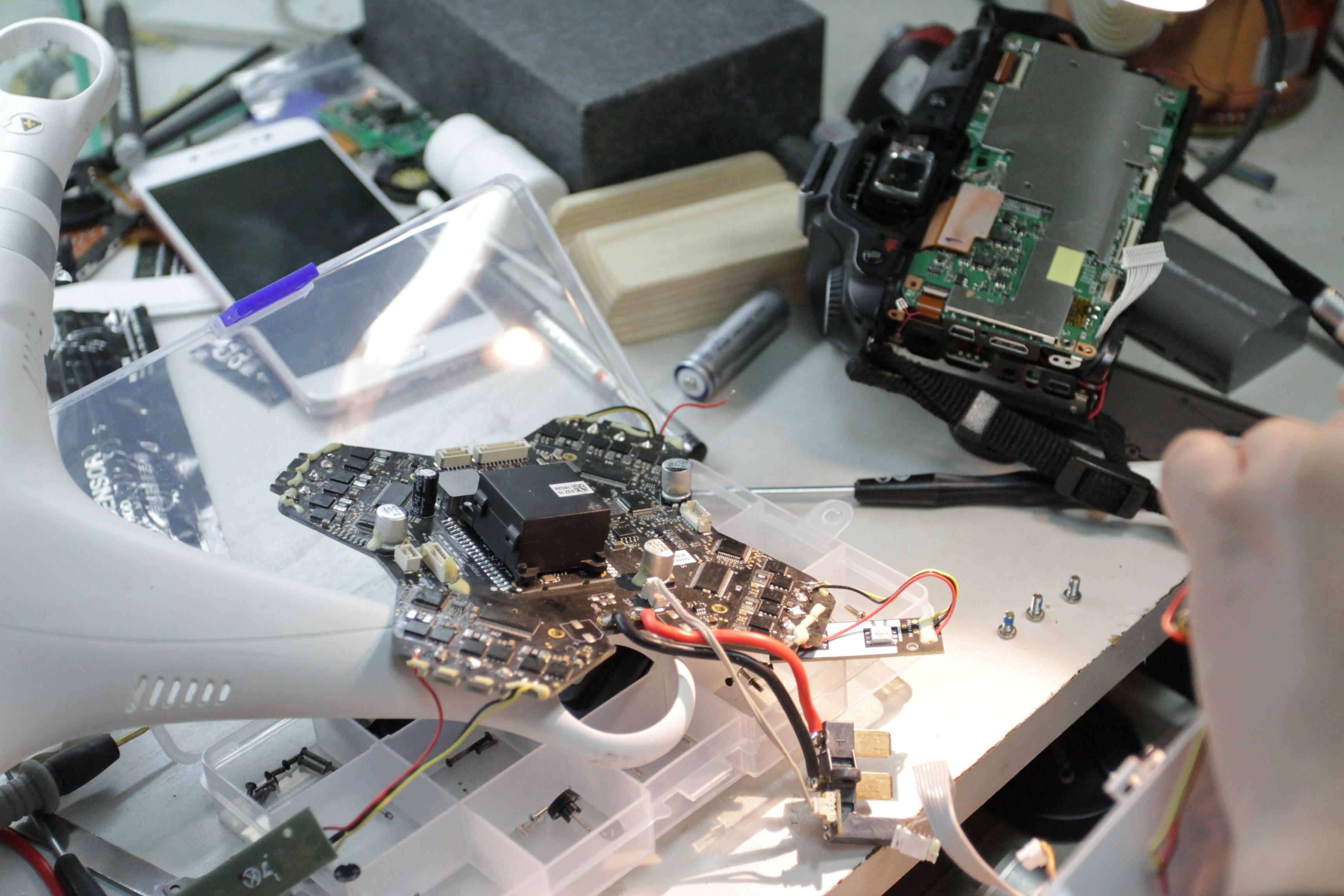 90后農(nóng)村小伙巧手修無人機(jī)，年修400臺(tái)圓城市夢